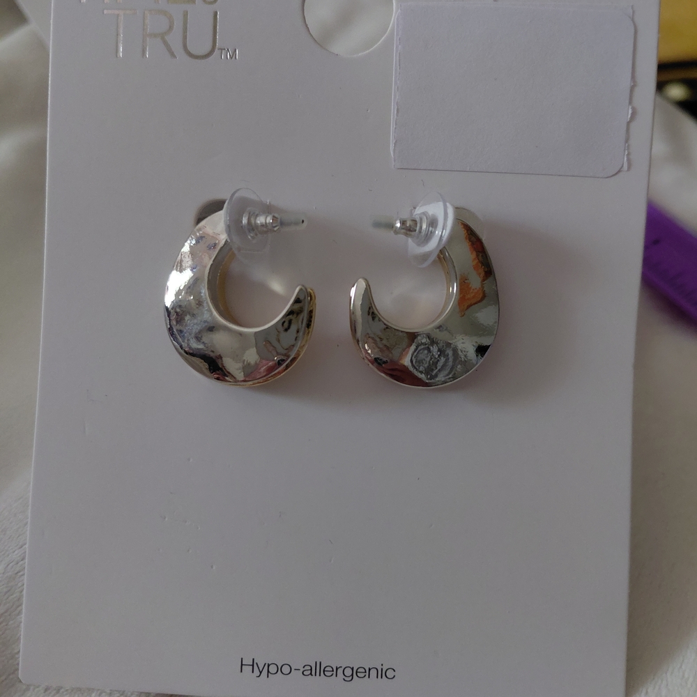 New Time and Tru Silver Hoop Earrings